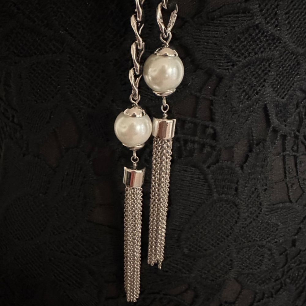 WHBM lavaliere Necklace with Pearl detail - Picture 2 of 3